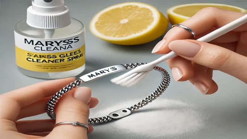 استفاده از اسپری پاک کننده عینک برای تمیز کردن پابند