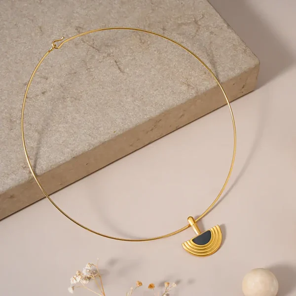 طوق مصری ماریس